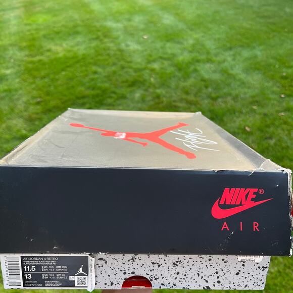 Athletic_Shoes